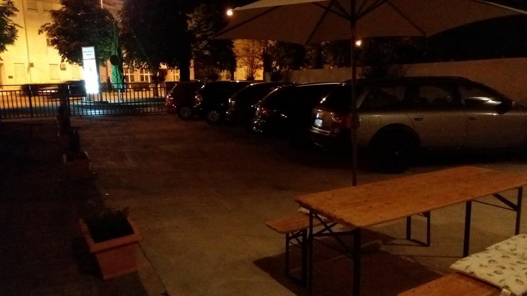 Guest House Vanja โมสตาร์ ภายนอก รูปภาพ